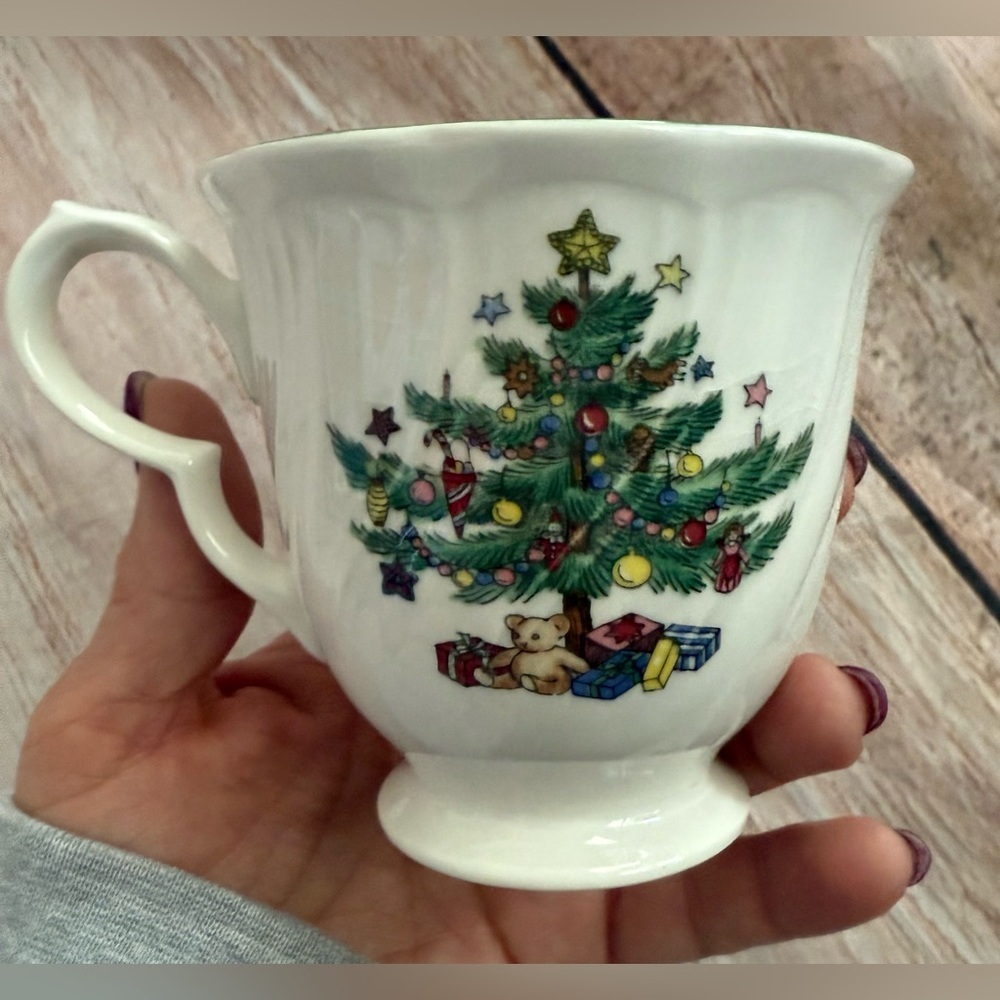 Nikko Classic Collection Christmas Octagon Footed Coffee Tea Mug 10oz